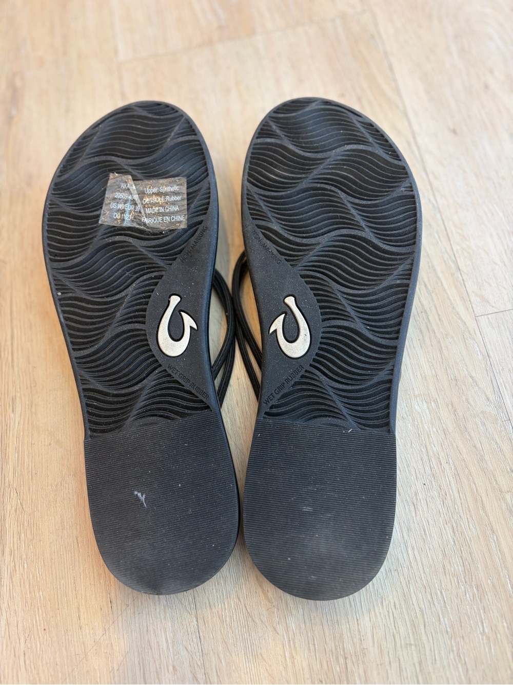 Olukai Aka Women's Black Slip-On Sandal 39 8.5 Like New - Picture 4 of 4